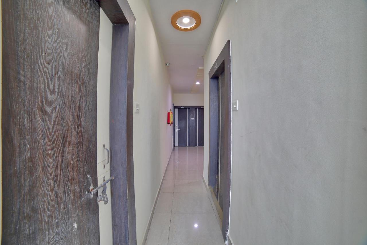 Oyo 35538 Hotel Risha Chandrapur Bagian luar foto
