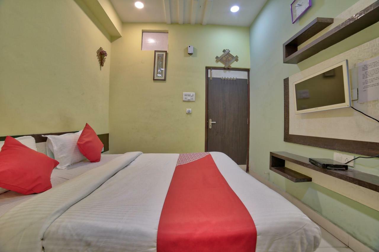 Oyo 35538 Hotel Risha Chandrapur Bagian luar foto