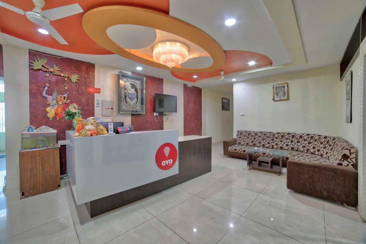 Oyo 35538 Hotel Risha Chandrapur Bagian luar foto