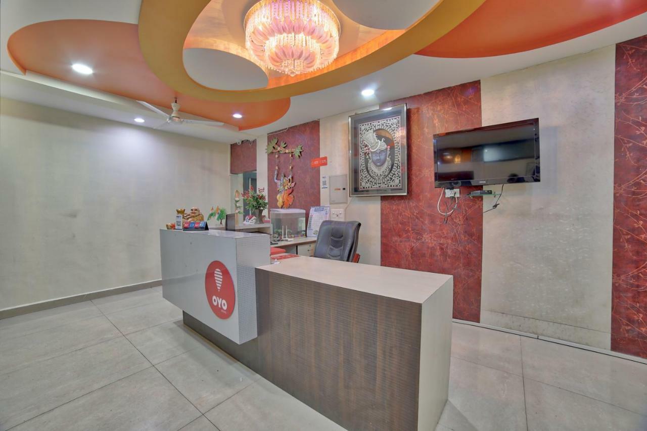 Oyo 35538 Hotel Risha Chandrapur Bagian luar foto
