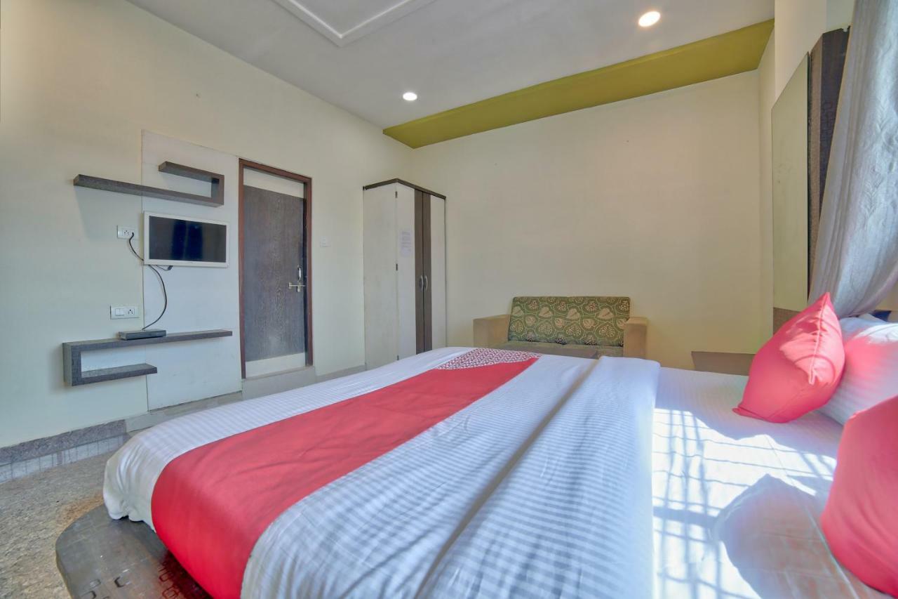 Oyo 35538 Hotel Risha Chandrapur Bagian luar foto