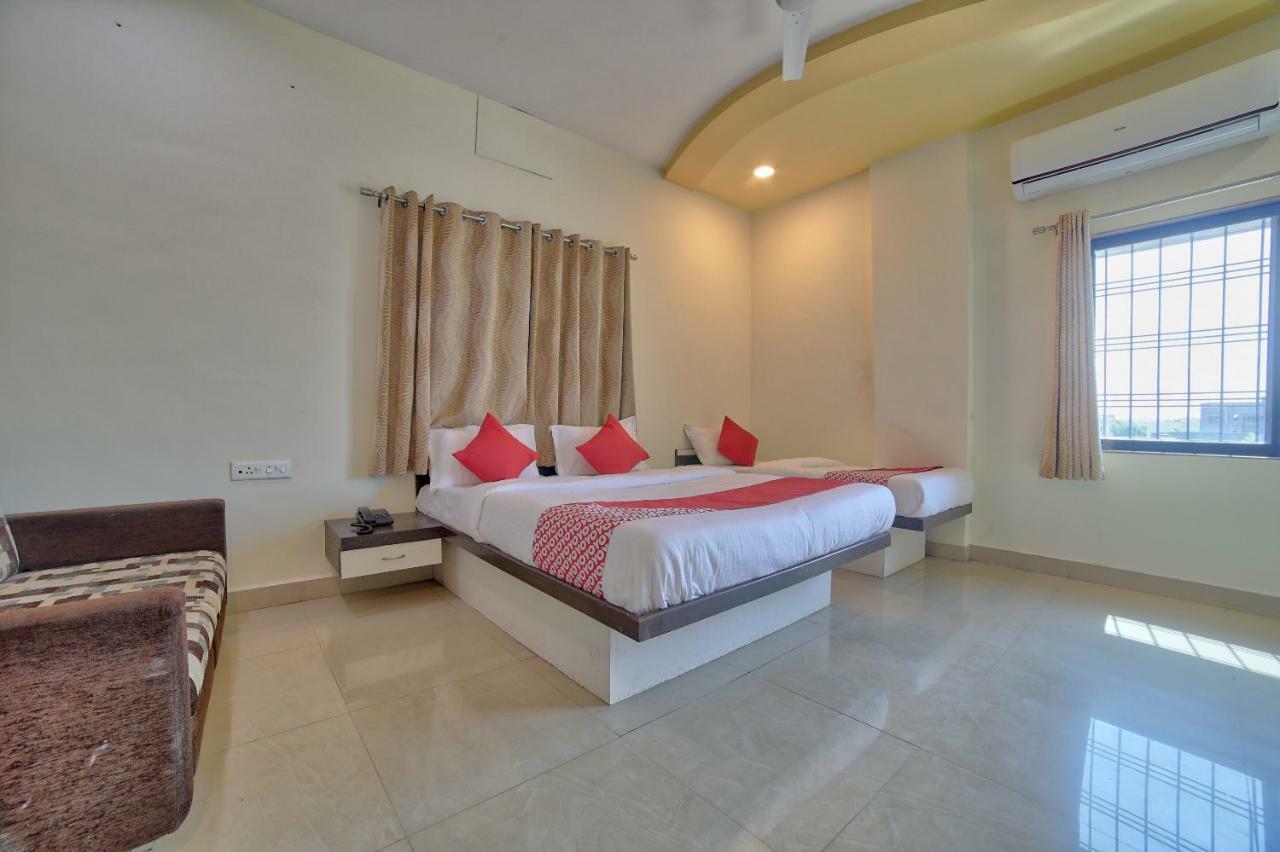 Oyo 35538 Hotel Risha Chandrapur Bagian luar foto