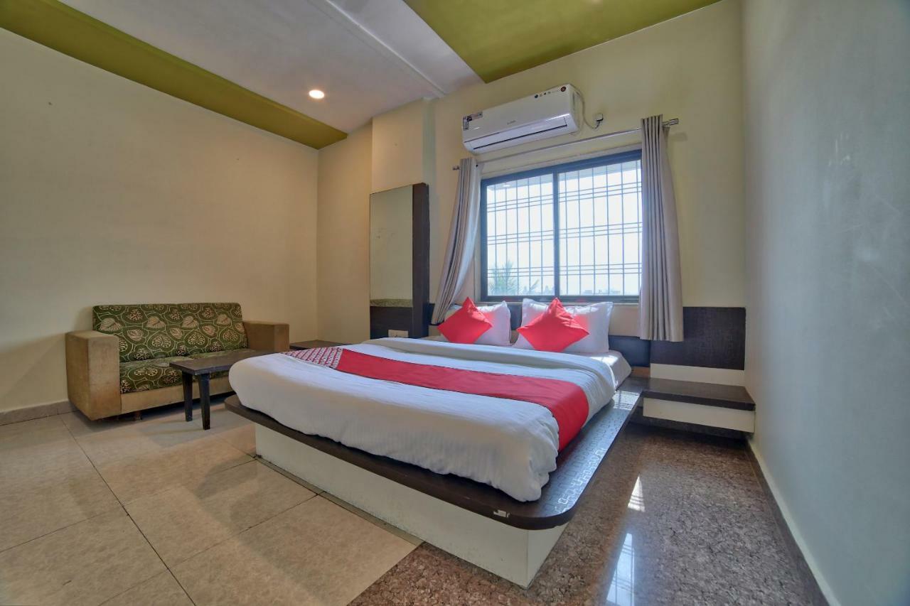 Oyo 35538 Hotel Risha Chandrapur Bagian luar foto