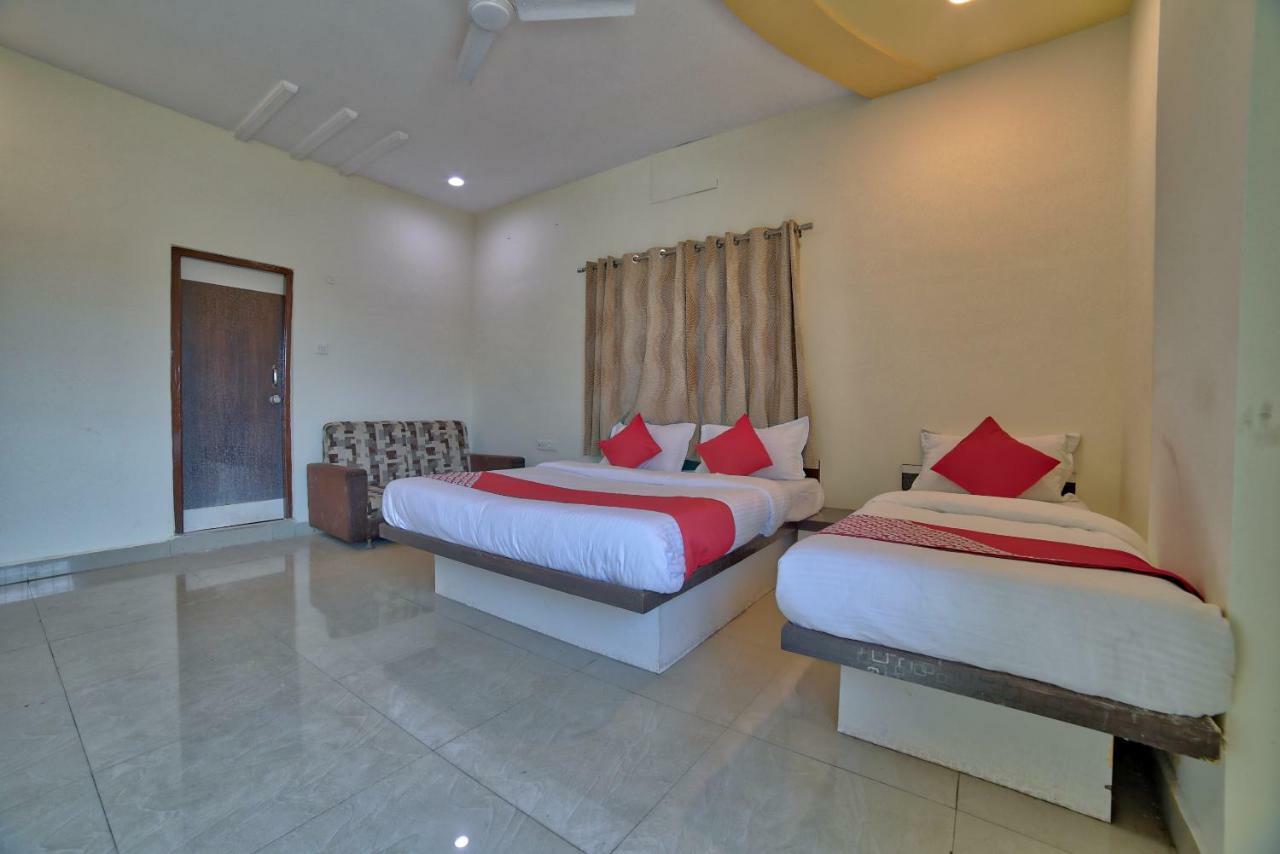 Oyo 35538 Hotel Risha Chandrapur Bagian luar foto